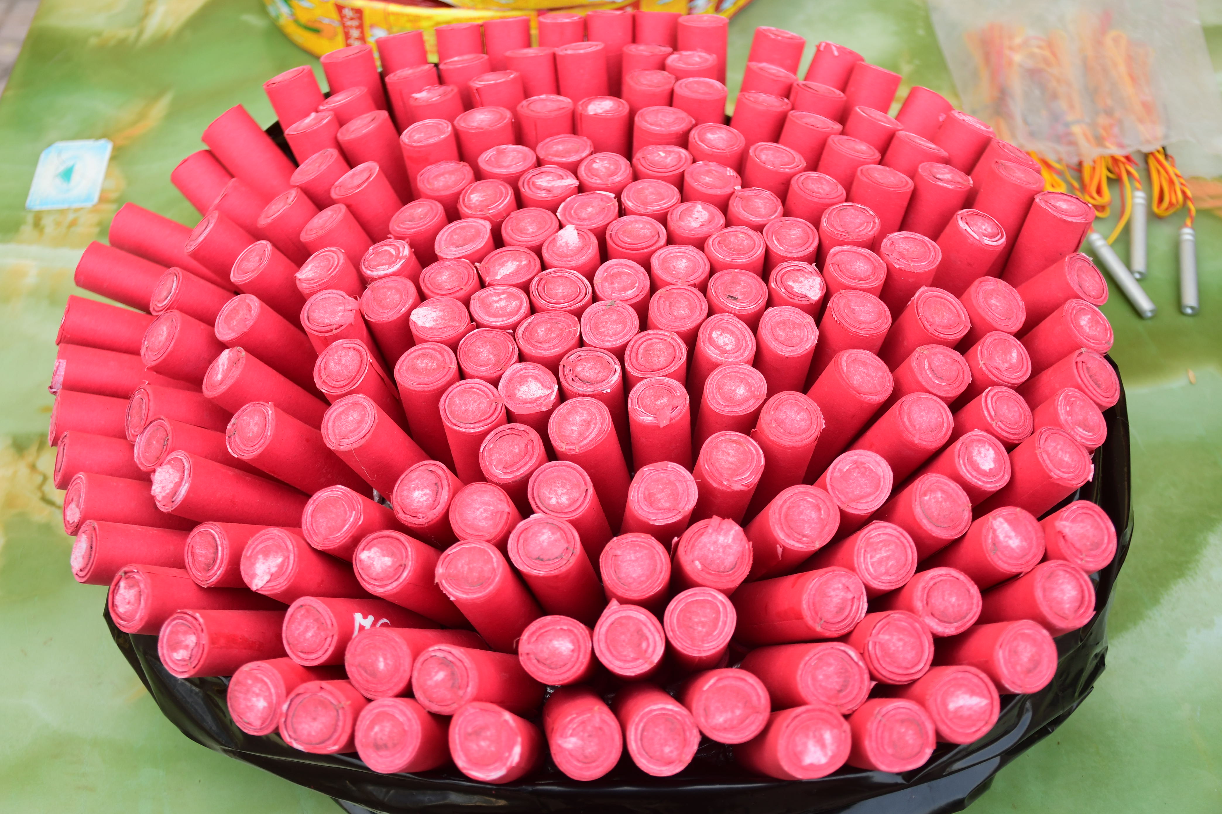 Những trường hợp nào; đối tượng nào được sử dụng pháo hoa và pháo hoa nổ?